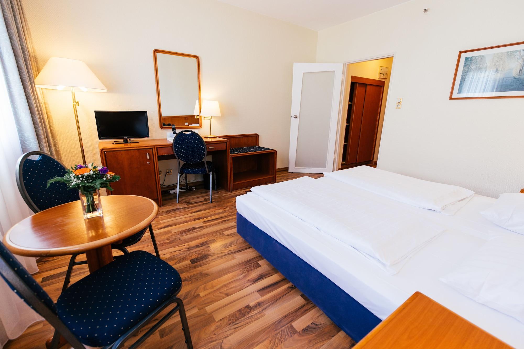 Hotel Excelsior - Central Station Франкфурт на Майн Екстериор снимка