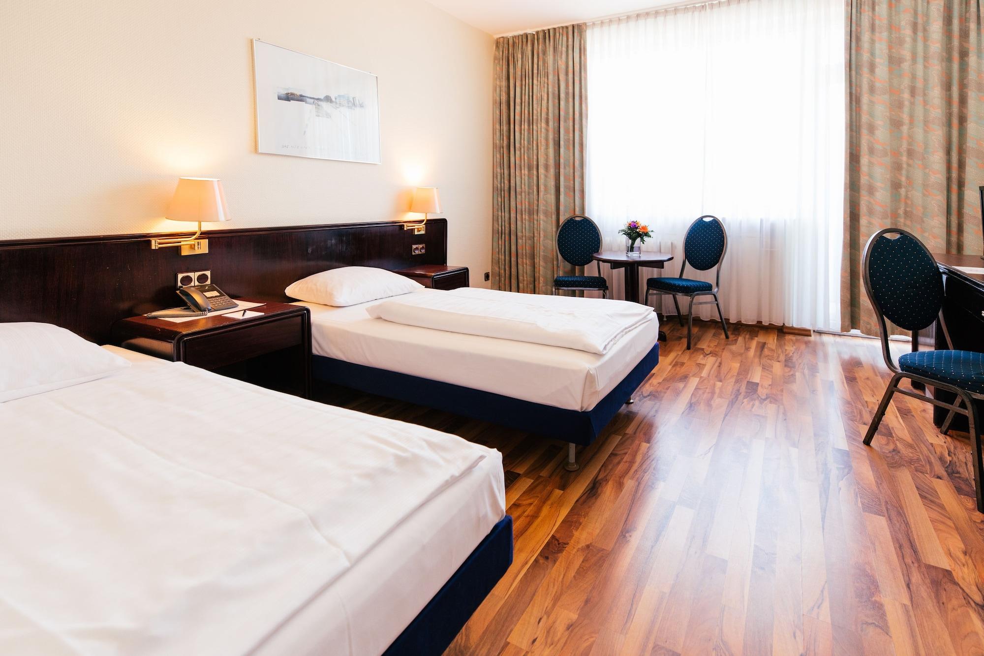 Hotel Excelsior - Central Station Франкфурт на Майн Екстериор снимка