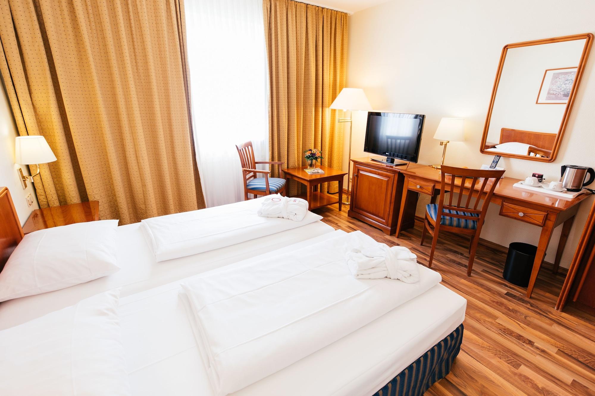 Hotel Excelsior - Central Station Франкфурт на Майн Екстериор снимка