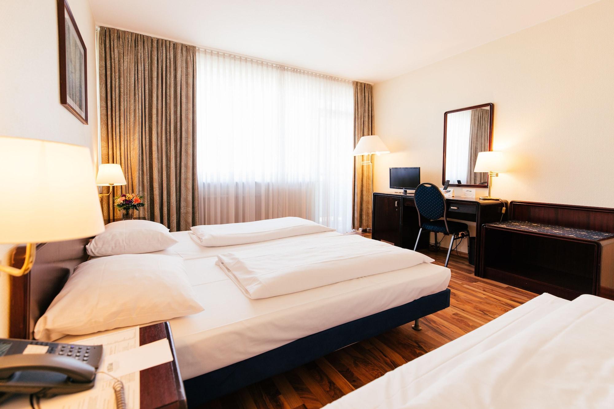 Hotel Excelsior - Central Station Франкфурт на Майн Екстериор снимка