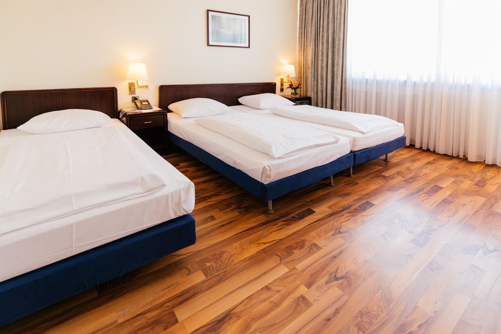 Hotel Excelsior - Central Station Франкфурт на Майн Екстериор снимка