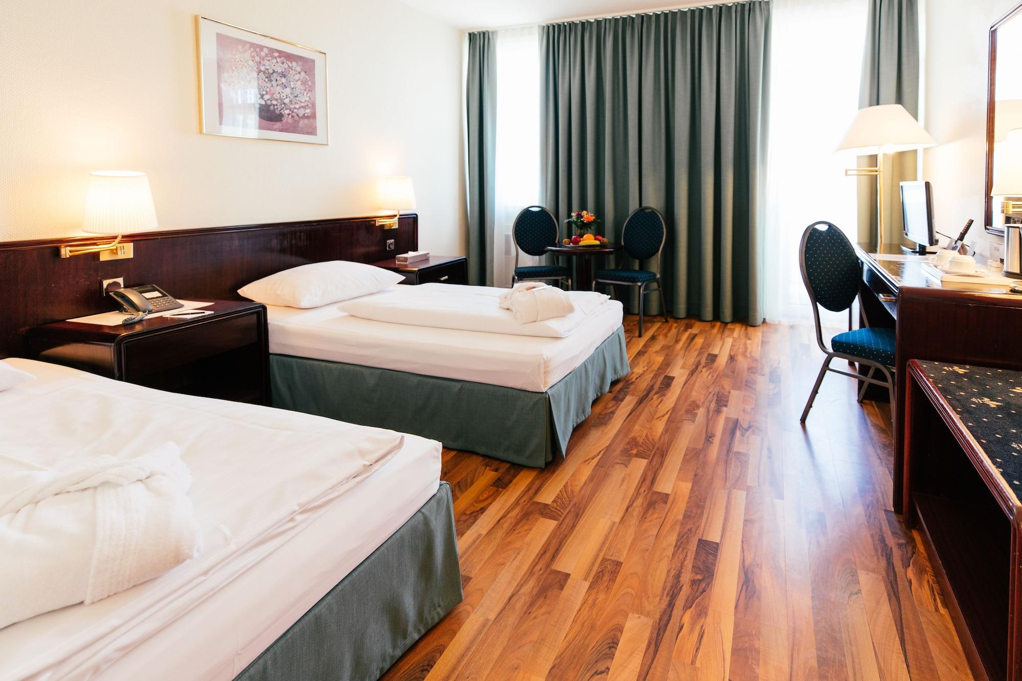 Hotel Excelsior - Central Station Франкфурт на Майн Екстериор снимка