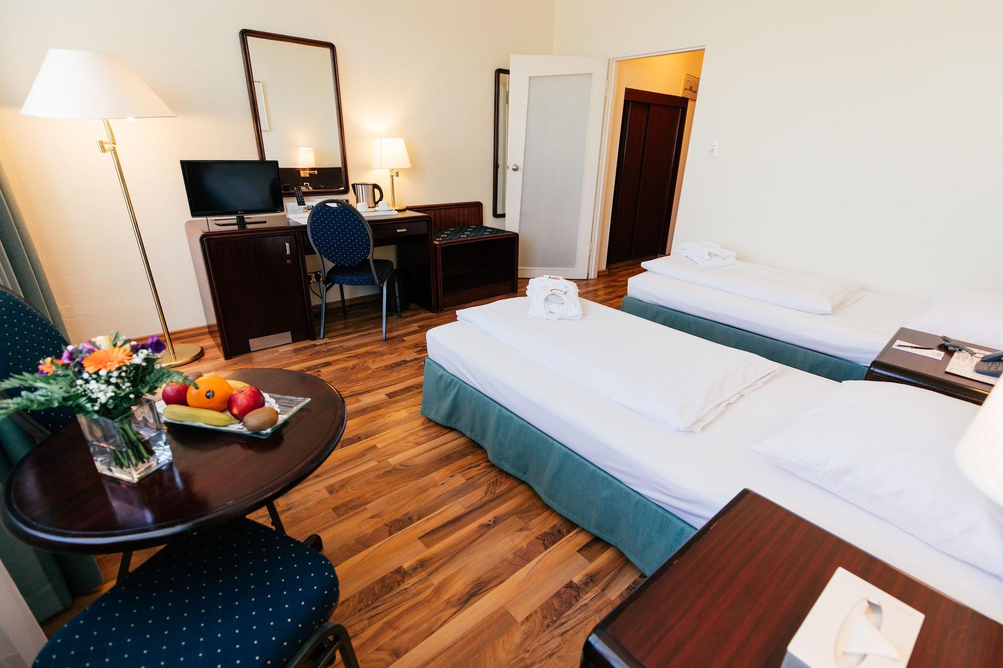 Hotel Excelsior - Central Station Франкфурт на Майн Екстериор снимка
