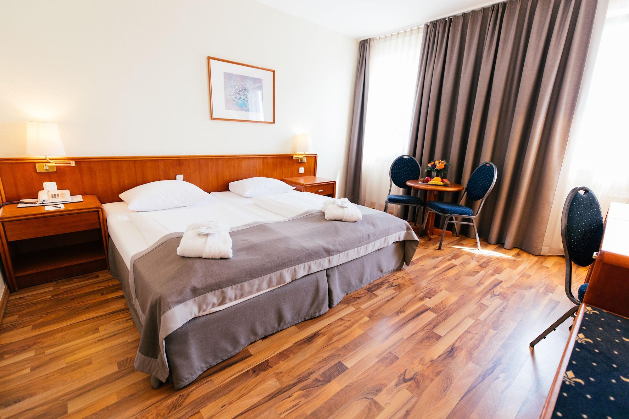 Hotel Excelsior - Central Station Франкфурт на Майн Екстериор снимка