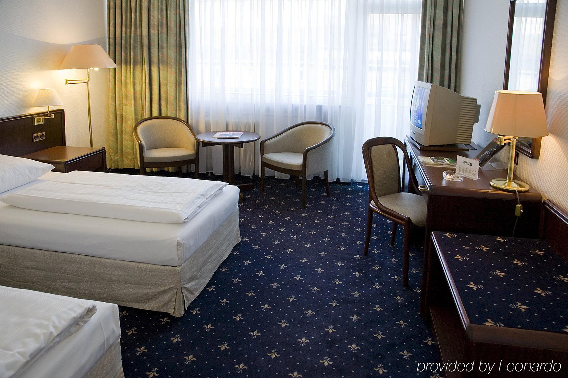 Hotel Excelsior - Central Station Франкфурт на Майн Стая снимка