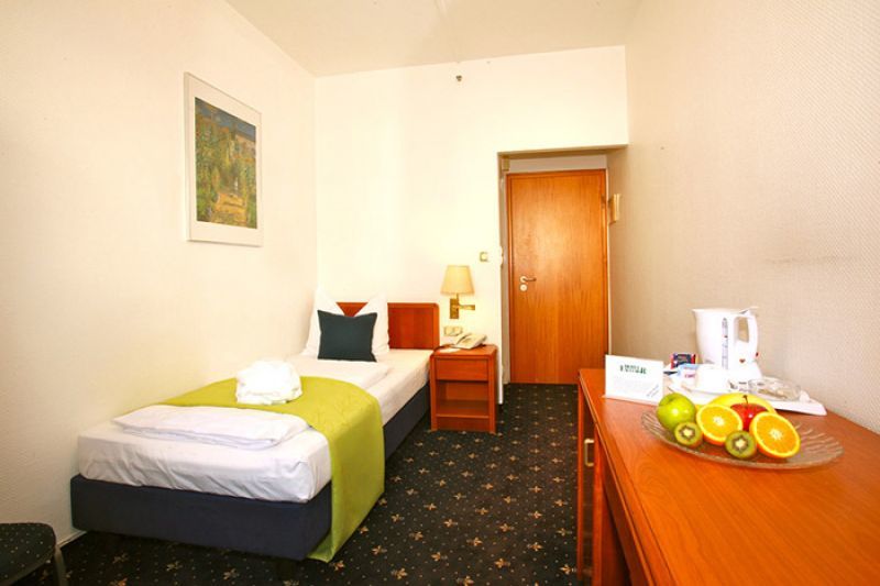 Hotel Excelsior - Central Station Франкфурт на Майн Екстериор снимка