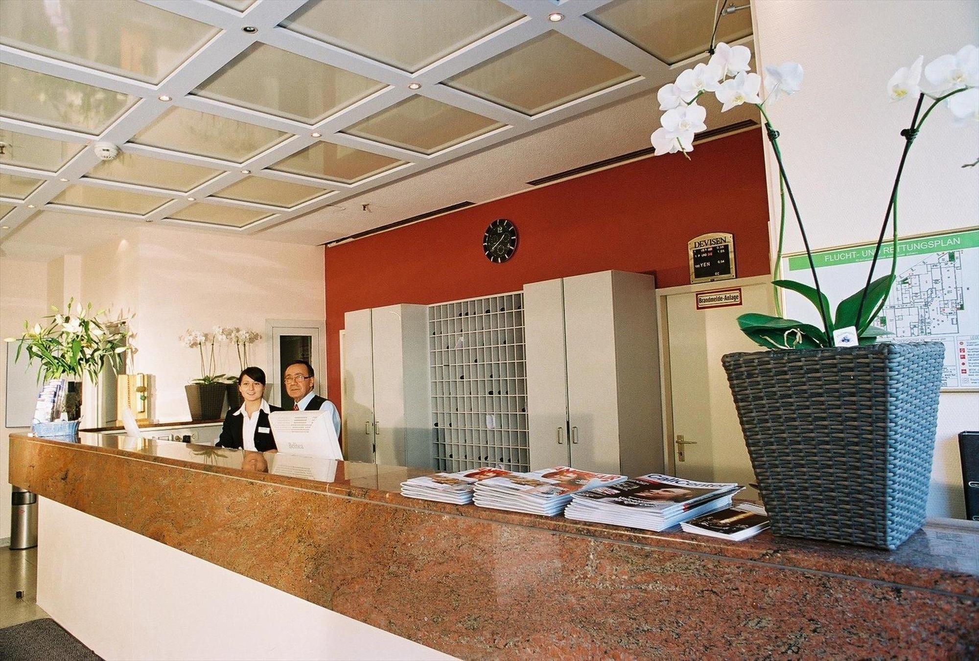 Hotel Excelsior - Central Station Франкфурт на Майн Екстериор снимка