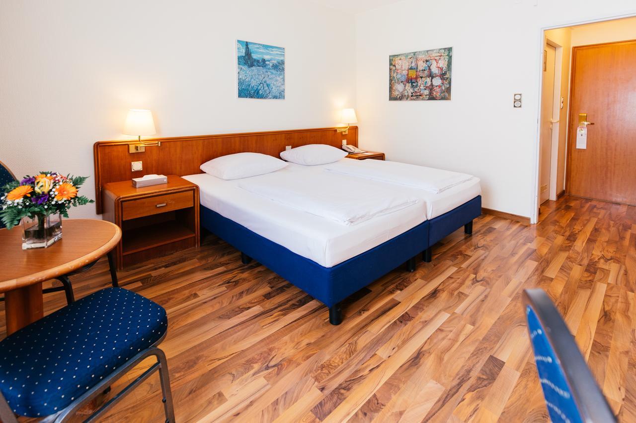 Hotel Excelsior - Central Station Франкфурт на Майн Екстериор снимка
