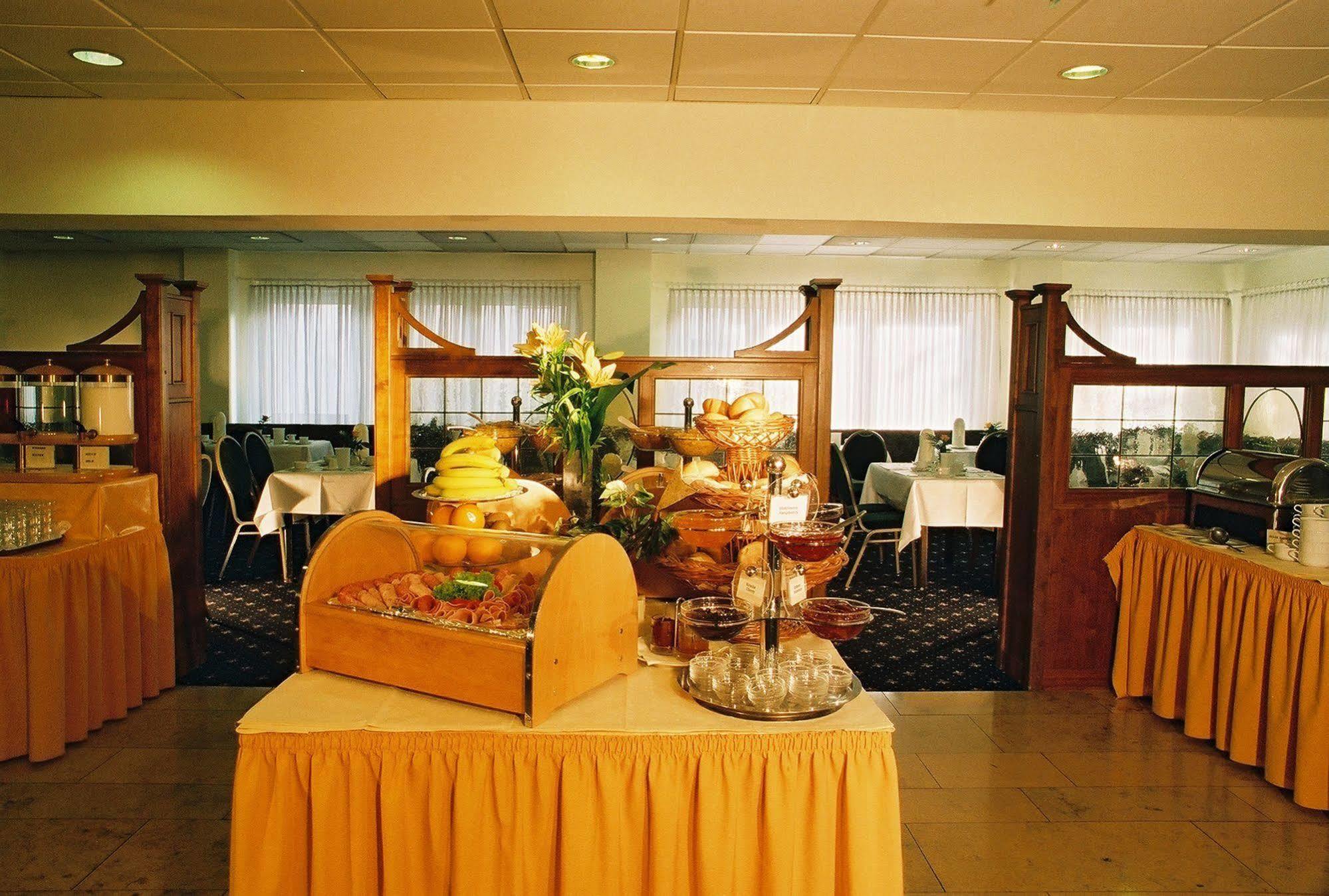 Hotel Excelsior - Central Station Франкфурт на Майн Ресторант снимка