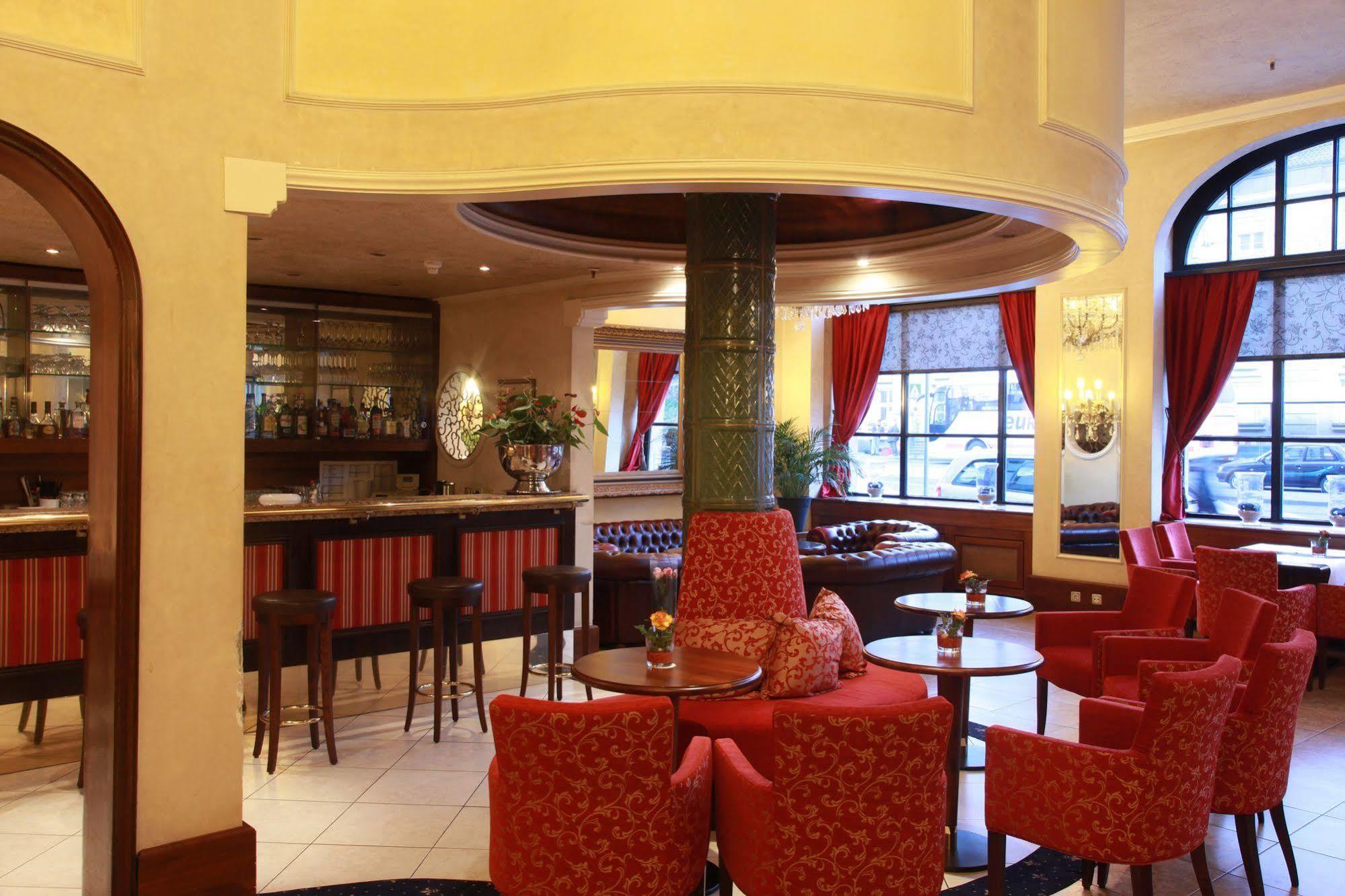 Hotel Excelsior - Central Station Франкфурт на Майн Екстериор снимка