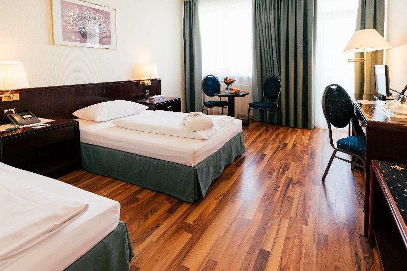 Hotel Excelsior - Central Station Франкфурт на Майн Екстериор снимка