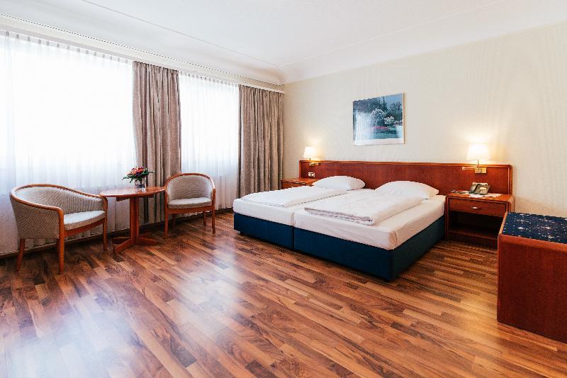 Hotel Excelsior - Central Station Франкфурт на Майн Екстериор снимка
